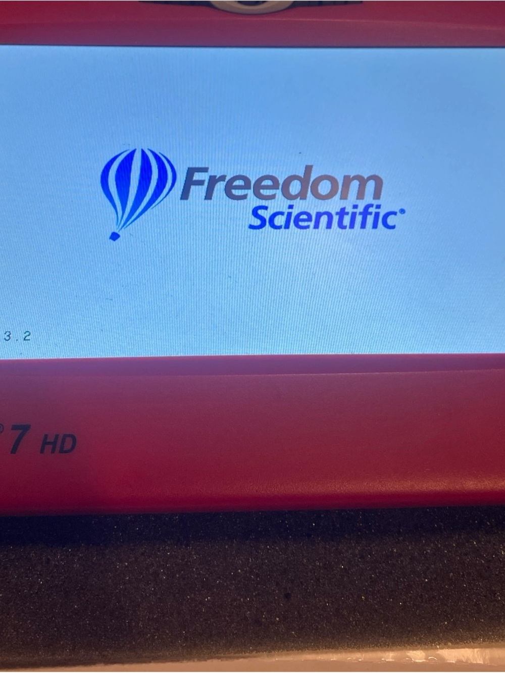 Ruby 7 HD Handheld Video Magnifier - Red - Picture 3 of 6